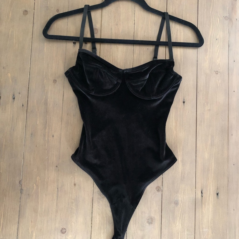 White Fox Bodysuit Velvet Black